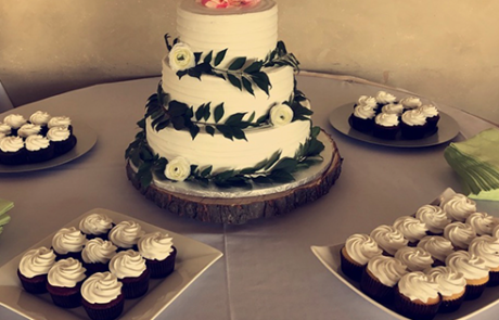 wedding and cupcakes from wedding reception desert bar